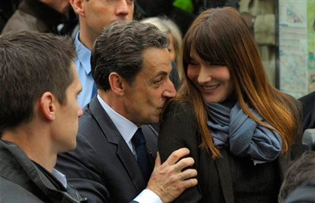 and UMP candidate Nicolas Sarkozy kisses his wife Carla BruniSarkozy as
