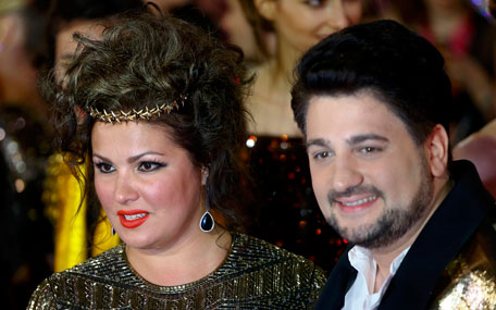 Opera singers Anna Netrebko and Yusif Eyvazov arrive for the opening ceremony of the 23rd Life Ball in Vienna, Austria May 16, 2015. - 2189301