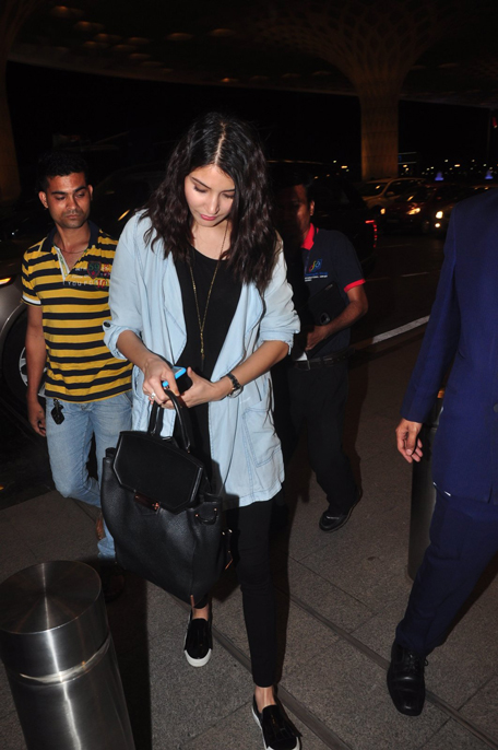 Anushka Sharma snapped at the airport