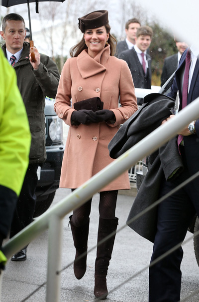 Royals at the Races: Kate's having a laugh - News in Images - Emirates24|7