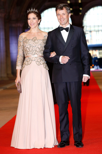 Prince Charles at Dutch Queen's abdication party - News in Images ...