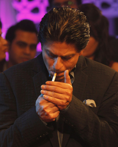 Smoking Shah Rukh Khan heads to Dubai: Good news, bad example