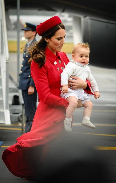 William, Catherine and Prince George on tour - Emirates24|7