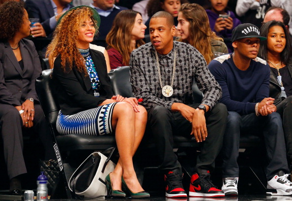 Jay-Z causes controversy - Entertainment - Emirates24|7