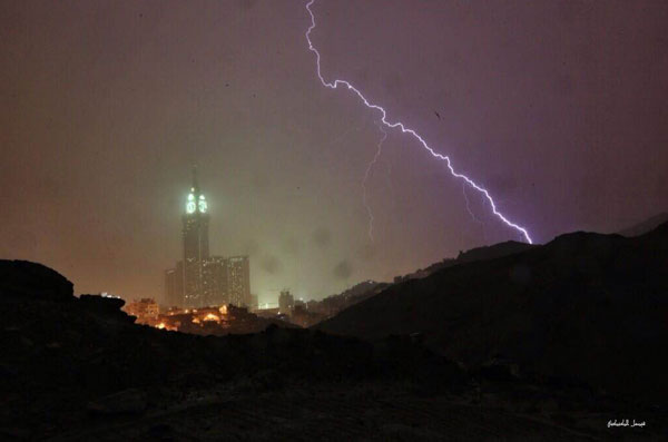 Makkah’s clock tower power disrupted by lightning - News - Region ...