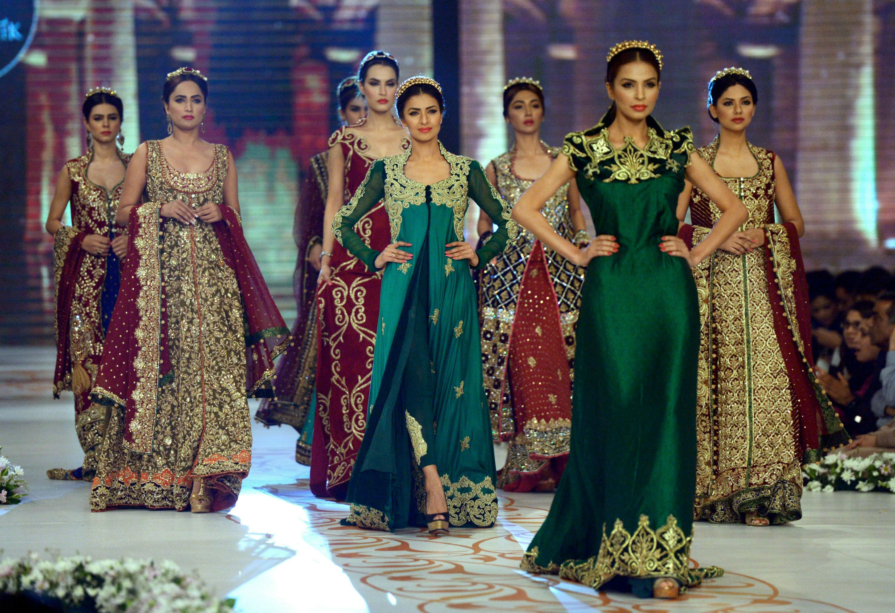 Pakistani models present bridal couture - Lifestyle - Emirates24|7