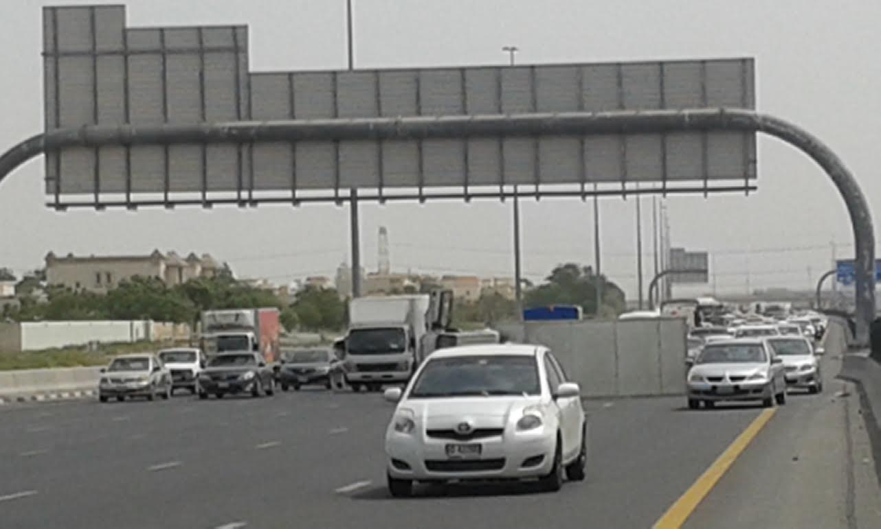 Truck overturns at Ajman-Sharjah border - News - Emirates - Emirates24|7