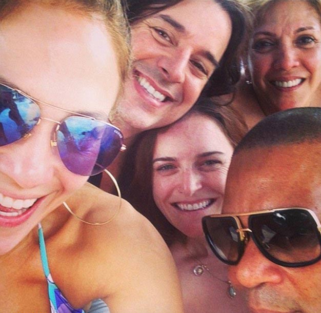 Smokin Selfies Jennifer Lopez Sets Instagram On Fire Entertainment