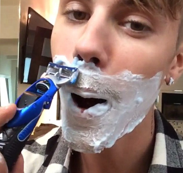 Justin Bieber goes clean - shaves off facial hair.