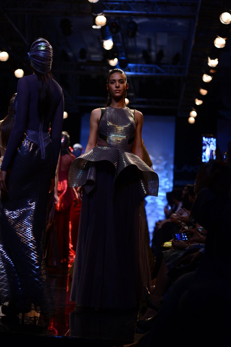 Sushmita Sen's stunning ramp turn for Lakme Fashion Week ...