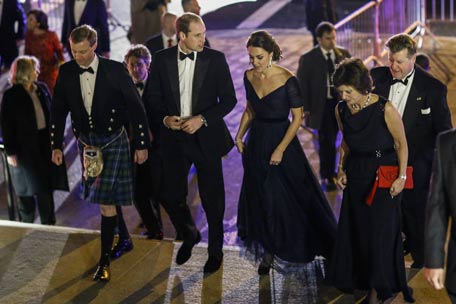 Pregnant Duchess Kate dazzles NY in blue - Entertainment - Emirates24|7