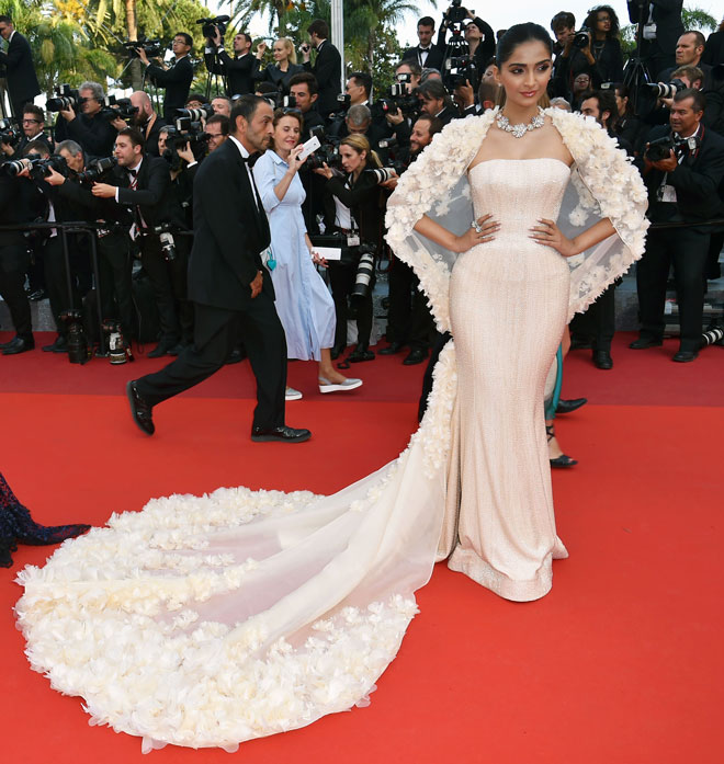 Cannes 2016: Sonam Kapoor sets pulse racing in dream wedding dress ...
