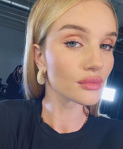 Rosie Huntington-Whiteley has cut diary from diet to clear acne ...