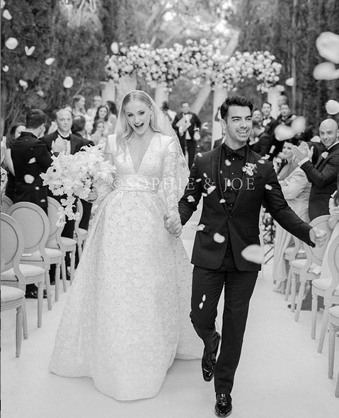 Sophie Turner and Joe Jonas share wedding photo, Celebrities
